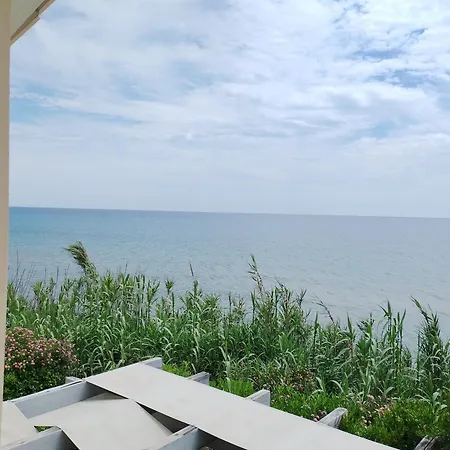 Dom wakacyjny Blue Escape - & Loft Steps From The Sea *