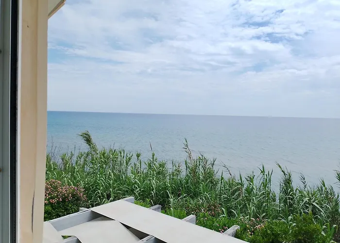 Casa de Férias Blue Escape - & Loft Steps From The Sea *